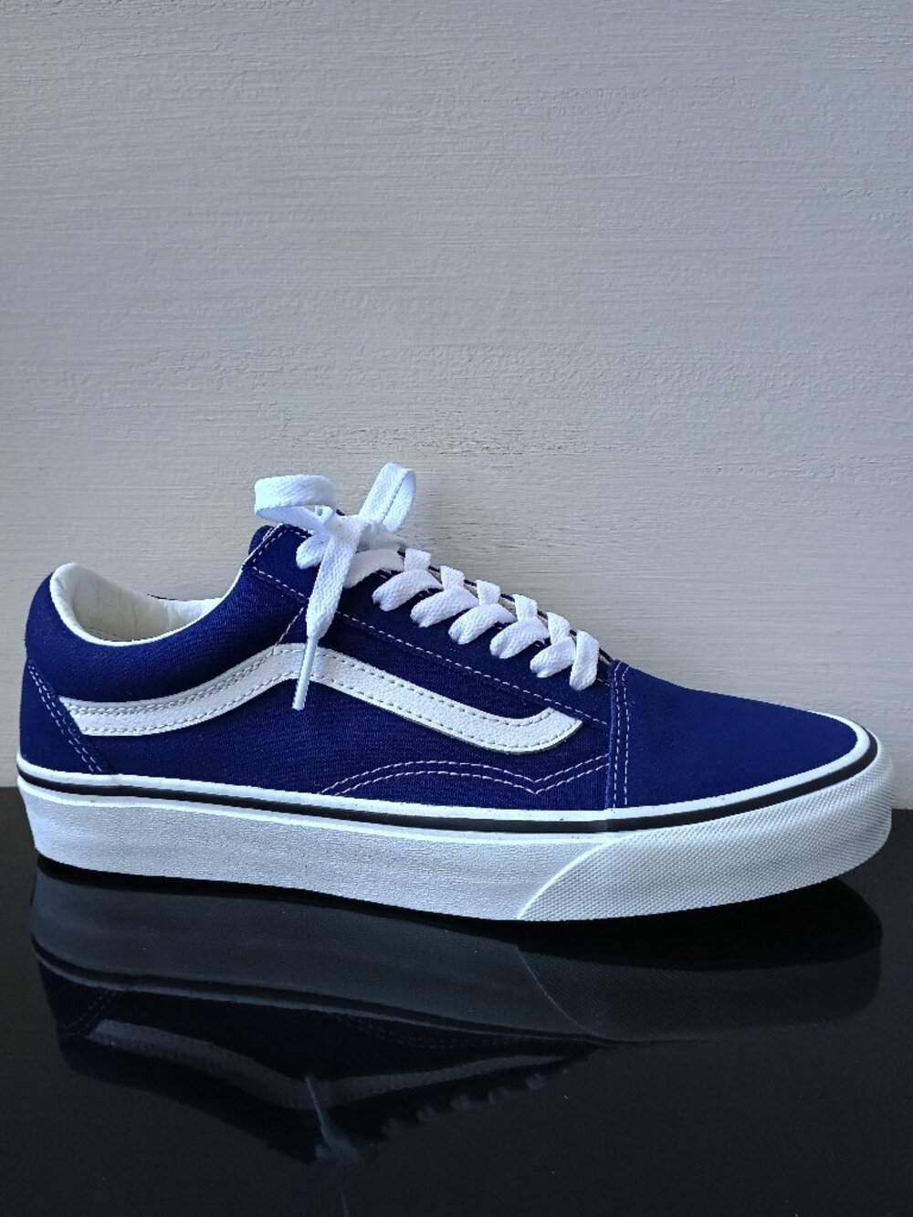 Vans Men's Old Skool Color Theory Suede/Canvas Sneaker in Amazing Beacon Blue